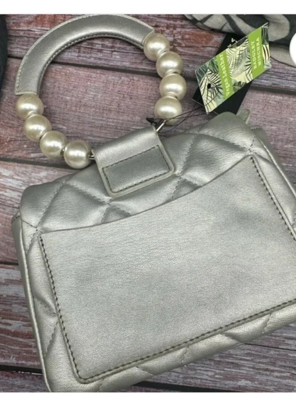 NWT Badgley Mischka Elegant Silver Quilted Handbag with Crossbody Strap. - Picture 3 of 4